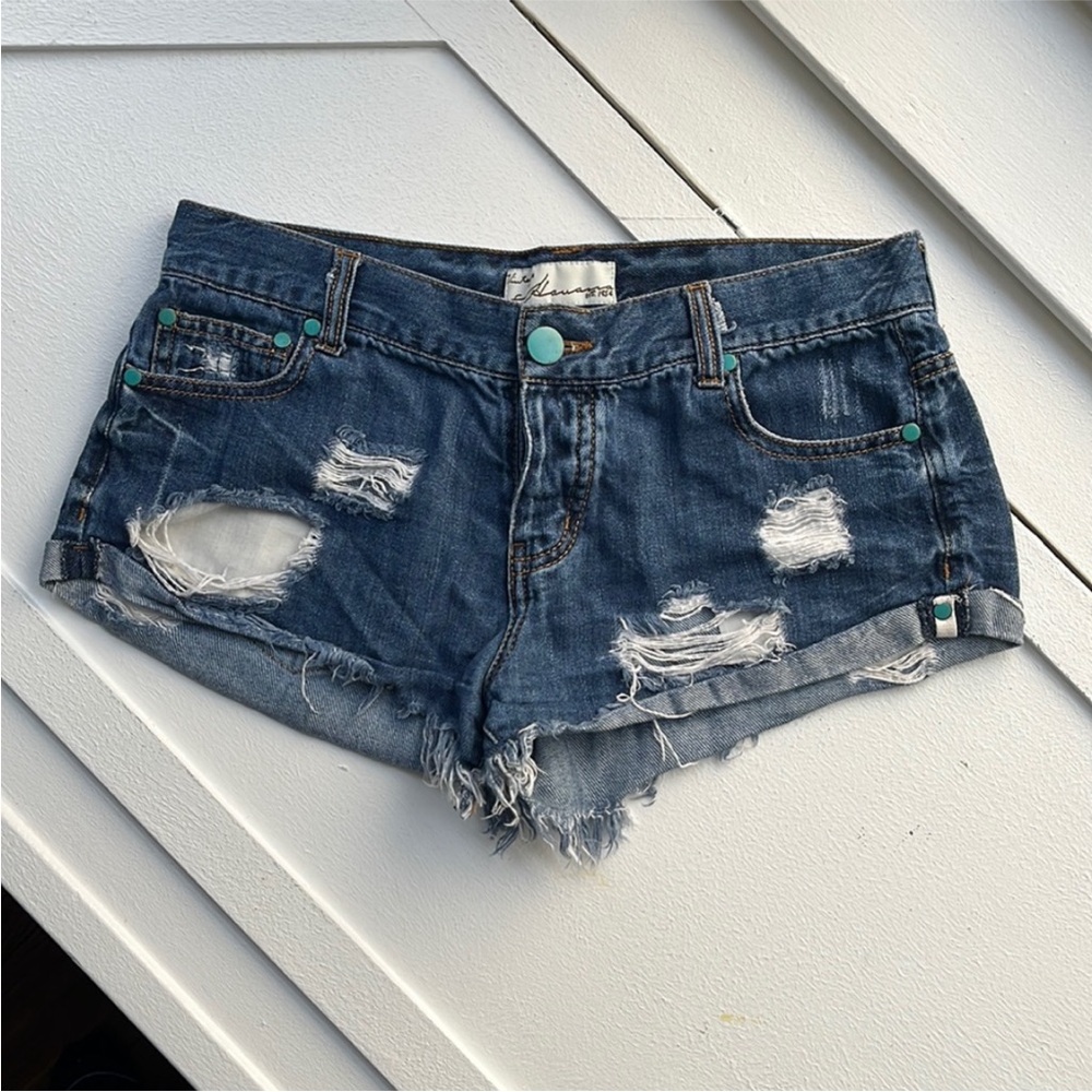 🛍️ 📷 Vintage Havana • Distressed Denim Cutoff Jean Shorts • Women's Size 27